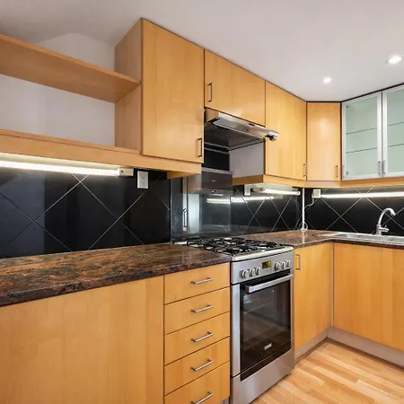 Luxury 130 M Maisonette With Jacuzzi And 3 Terraces